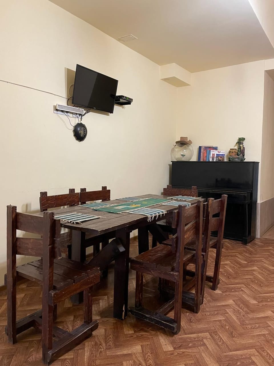 Communal lounge/ TV room, Living room, Seating area