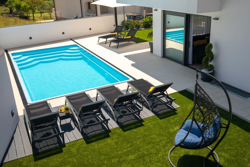 Beach, Swimming pool