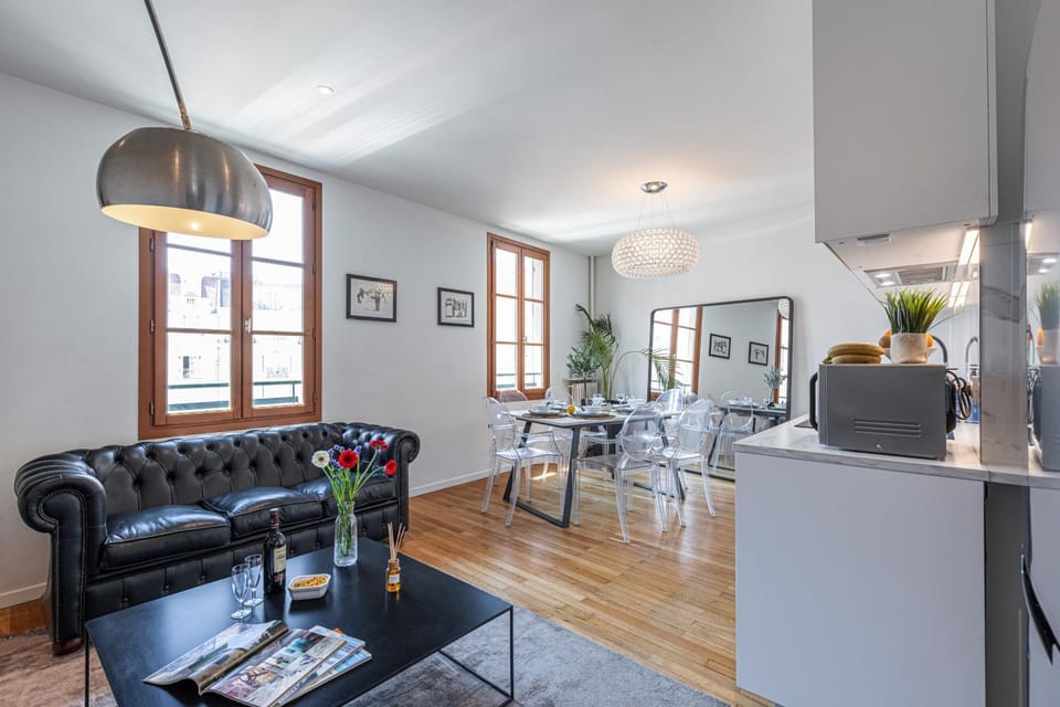 Kitchen or kitchenette, Living room