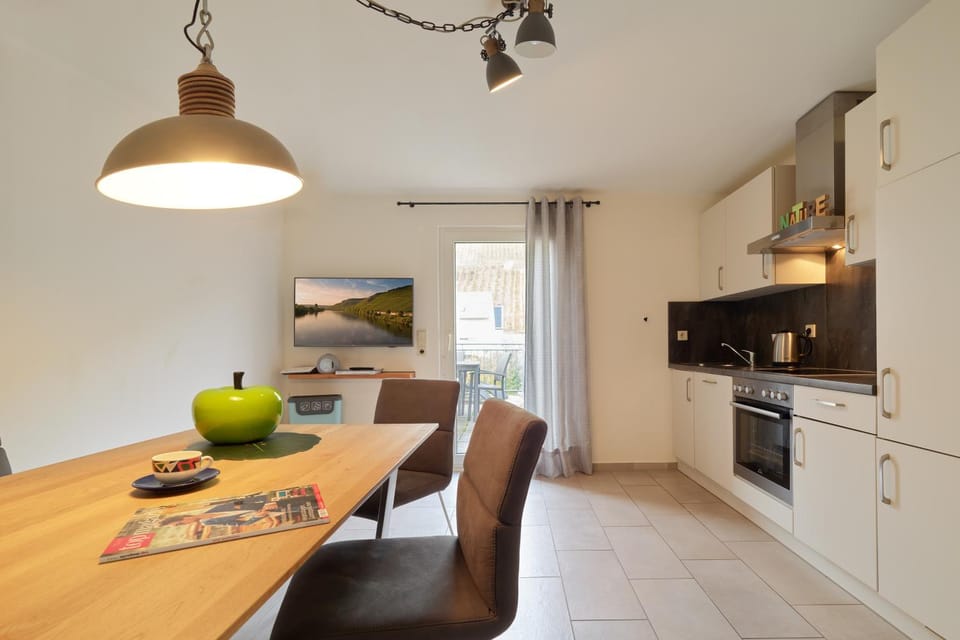 TV and multimedia, Balcony/Terrace, Kitchen or kitchenette, Living room, Food and drinks, Seating area, Dining area, Food, dishwasher, oven, stove