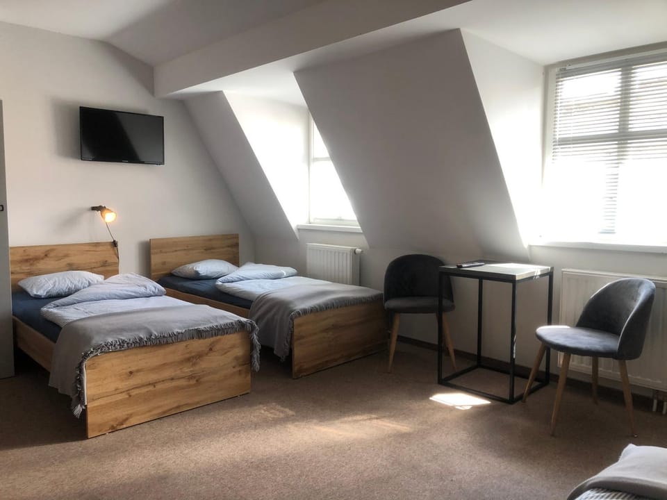 Bed, TV and multimedia, Photo of the whole room