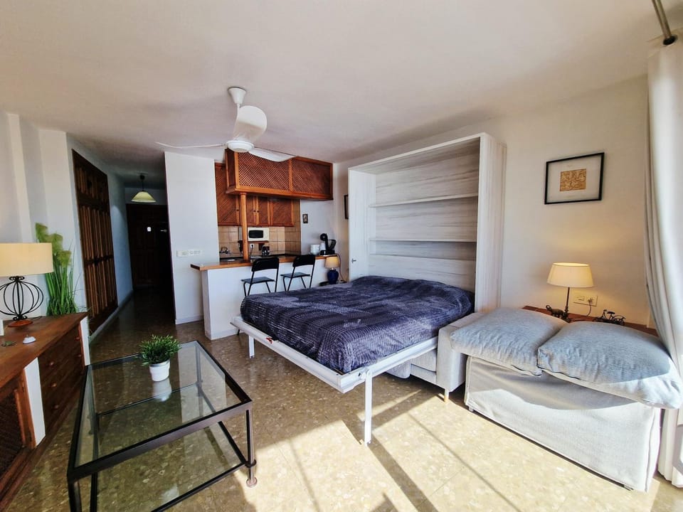 Marbellamar Seafront Apartment in Sitio de Calahonda