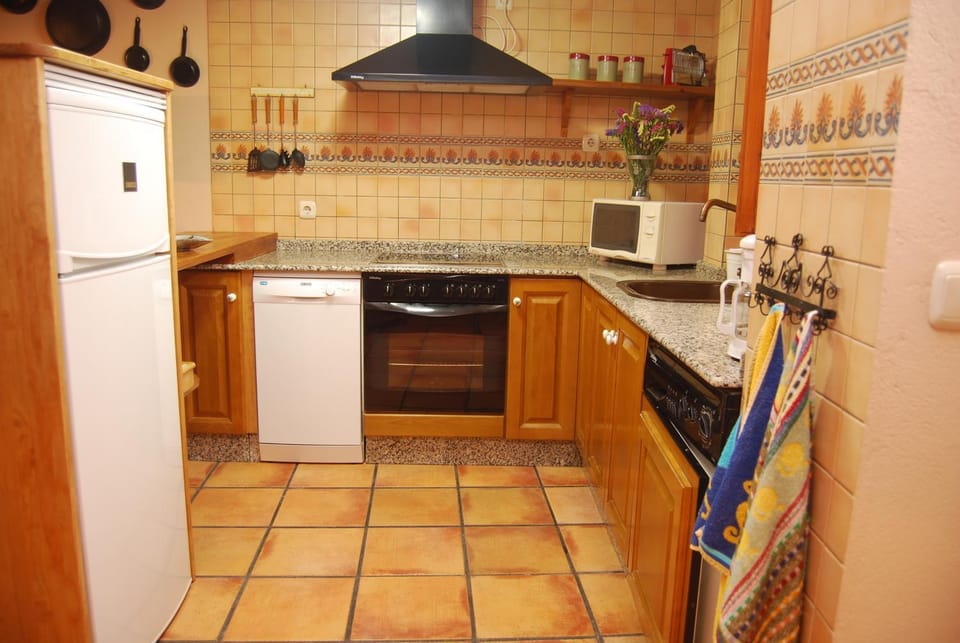 TV and multimedia, Kitchen or kitchenette, Photo of the whole room, On site
