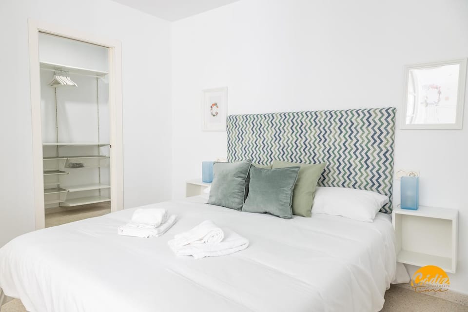 Bed, Photo of the whole room, Bedroom, towels, wardrobe