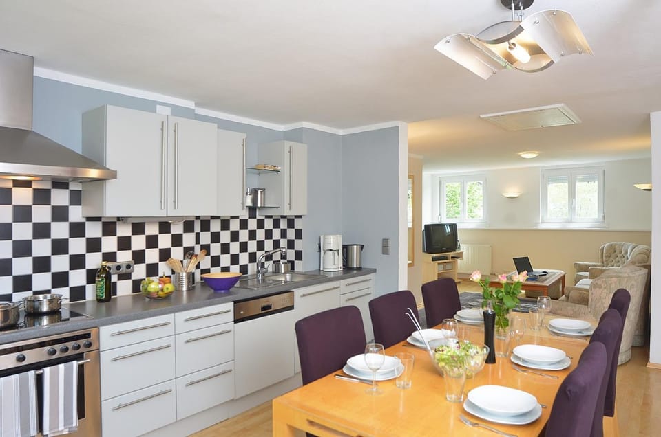 Kitchen or kitchenette, Living room