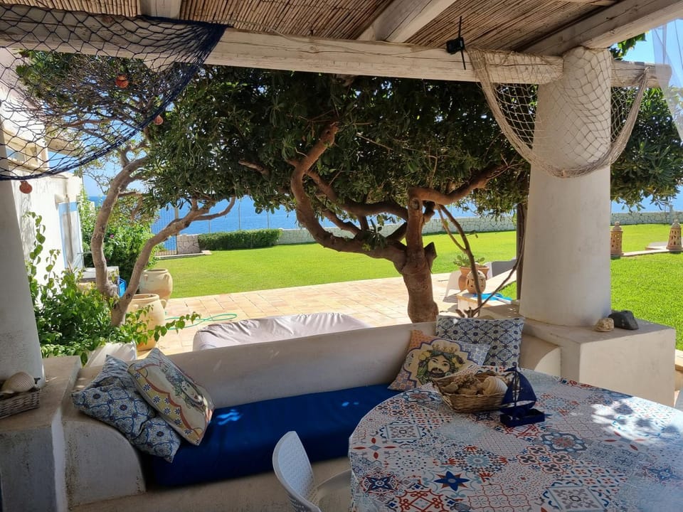 Natural landscape, View (from property/room), Living room, Garden view, Sea view