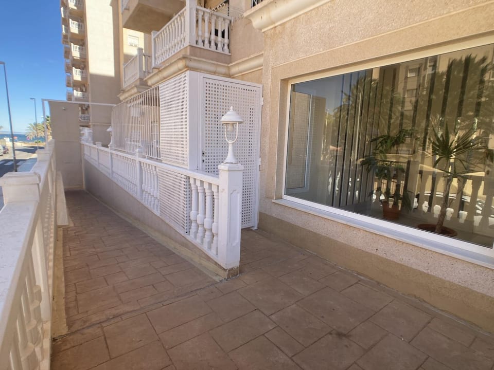 Property building, Facade/entrance, Off site