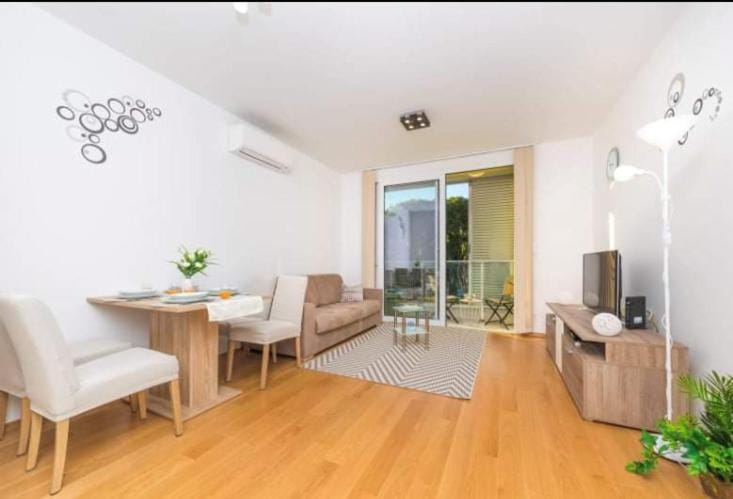 Iris apartment private parking Apartment in Split