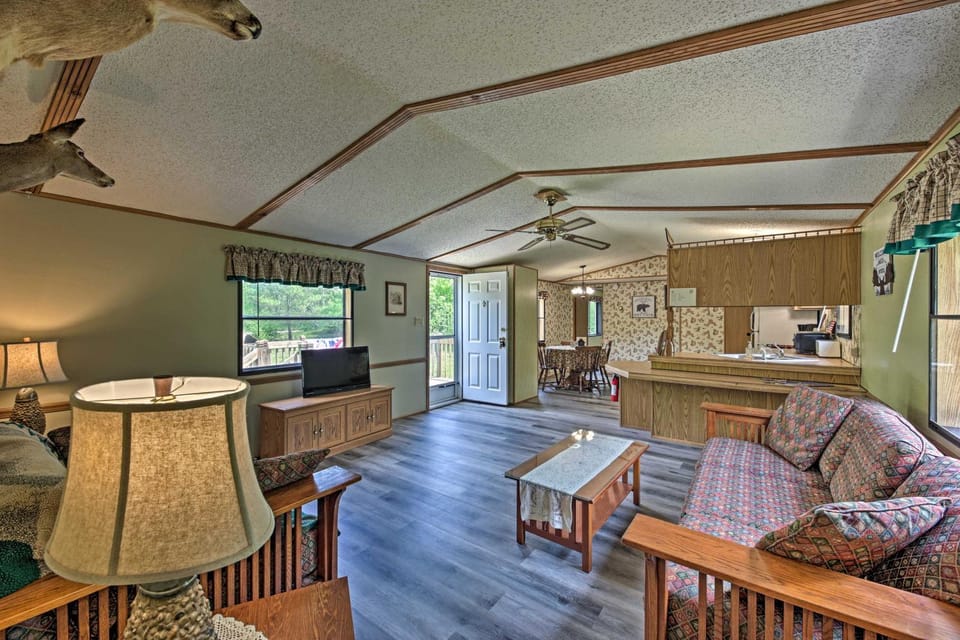 Secluded Woodsy Cabin: Hike, Fish, Hunt + ATV! Cabin in Castle Rock Lake