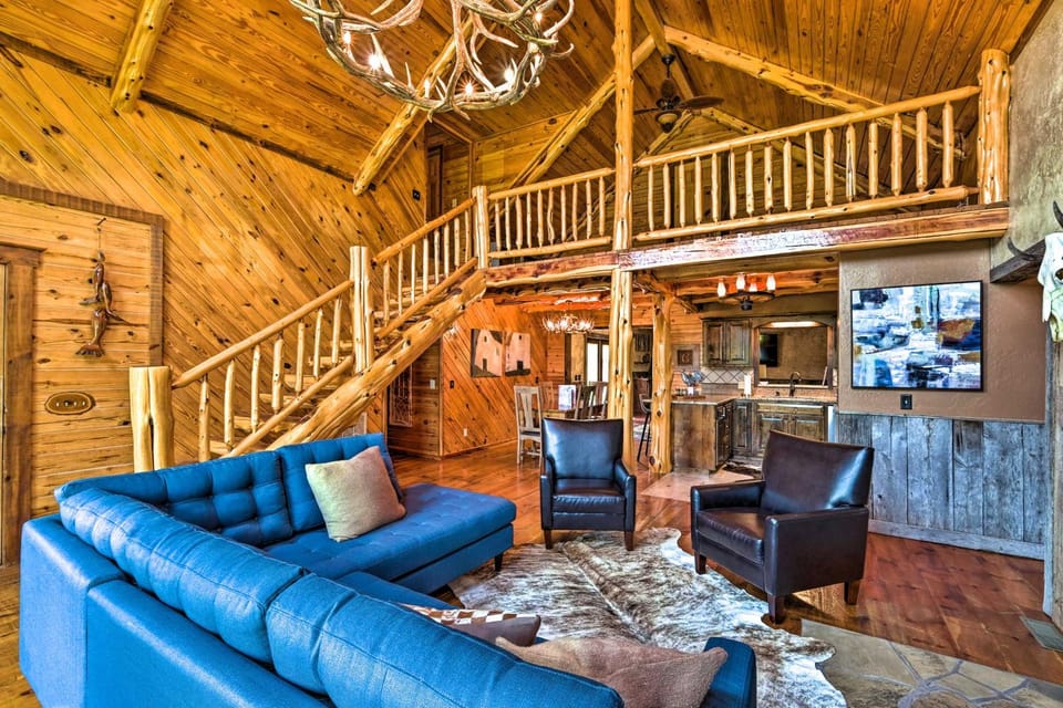 Eureka Springs Area Cabin w/ Deck + 7 Acres! Cabin in Table Rock Lake