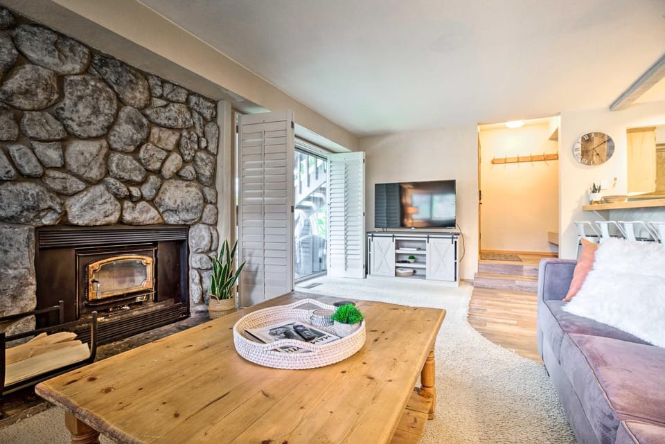 Hot Tub Access: Mammoth Lakes Nature Escape! House in Mammoth Lakes