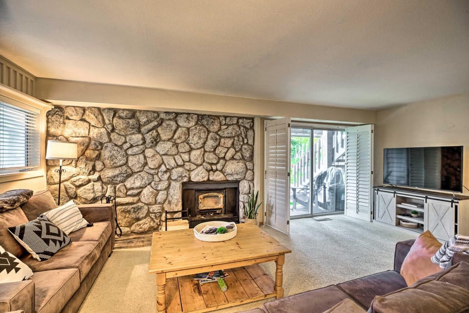 Hot Tub Access: Mammoth Lakes Nature Escape! House in Mammoth Lakes