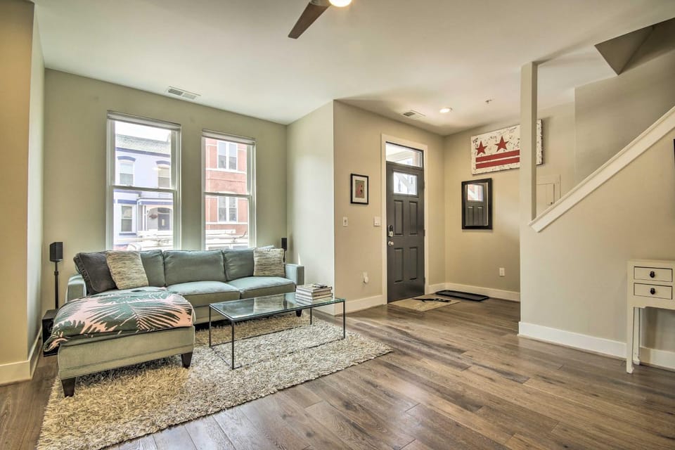 2 Mi to National Mall: Modern DC Retreat w/ Patio House in District of Columbia