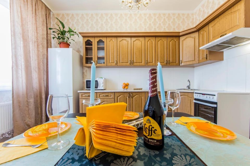 СВІТЛО НЕ ВИМИКАЮТЬ Large 2 room apartment with a beautiful view 2 min metro Chernigivska Apartment in Kiev City - Kyiv