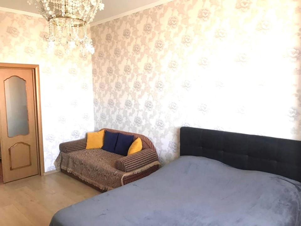 СВІТЛО НЕ ВИМИКАЮТЬ Large 2 room apartment with a beautiful view 2 min metro Chernigivska Apartment in Kiev City - Kyiv