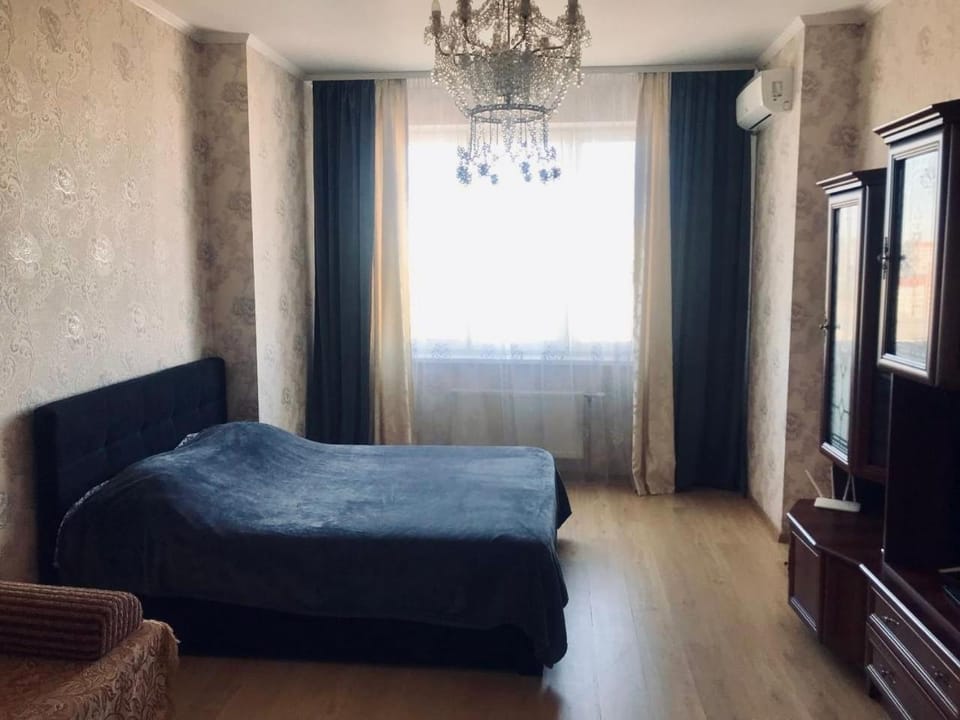 СВІТЛО НЕ ВИМИКАЮТЬ Large 2 room apartment with a beautiful view 2 min metro Chernigivska Apartment in Kiev City - Kyiv