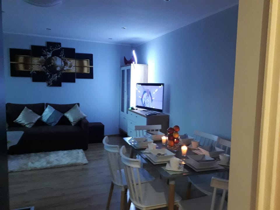Communal lounge/ TV room, Living room, Dining area