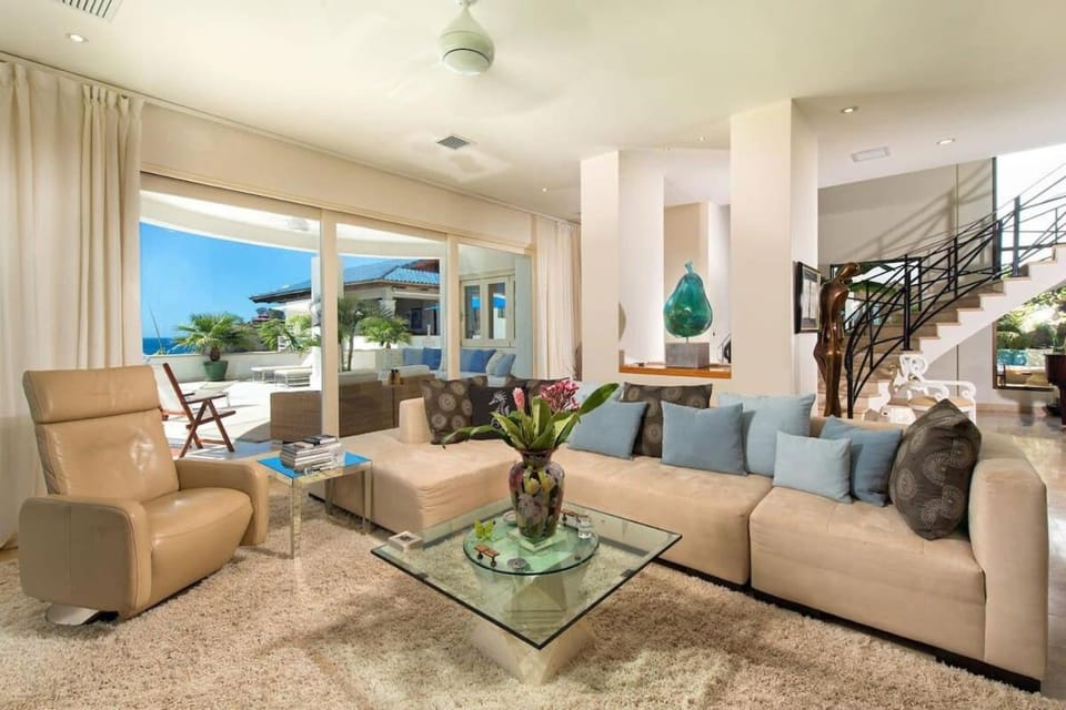 Exquisite Hilltop Villa with Luxurious Modern Design, Sweeping Ocean Views & Sparkling Infinity Pool House in Playa Flamingo