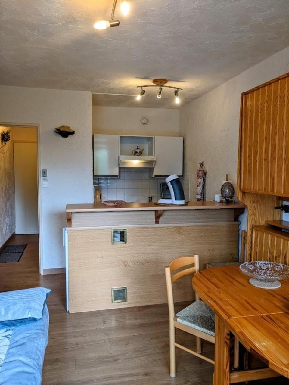 Kitchen or kitchenette, Lounge or bar