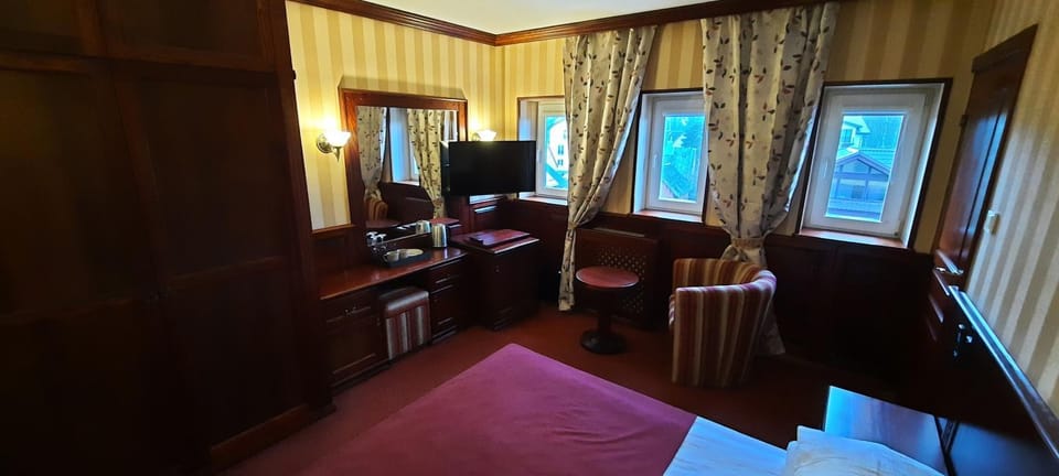 Communal lounge/ TV room, TV and multimedia, Living room, Photo of the whole room, Seating area