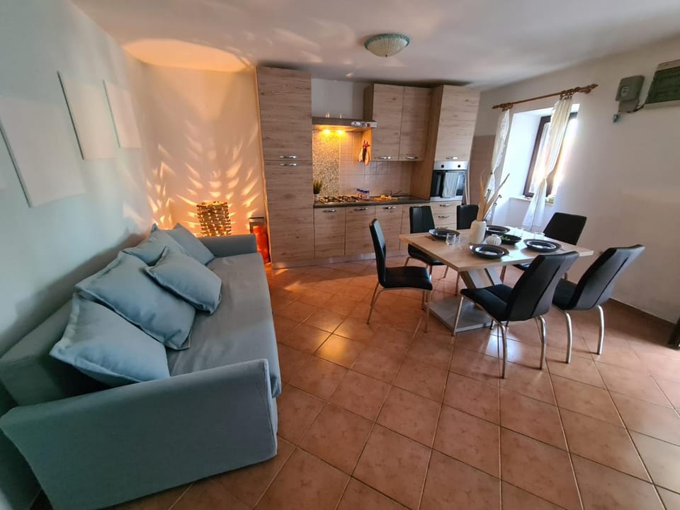 Kitchen or kitchenette, Seating area, Dining area