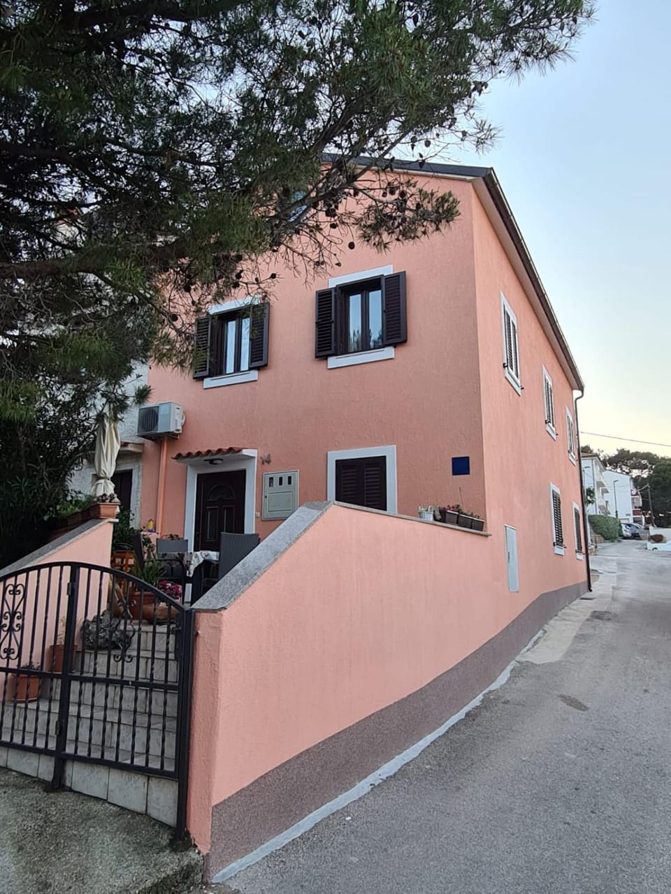 Property building, Day, Street view