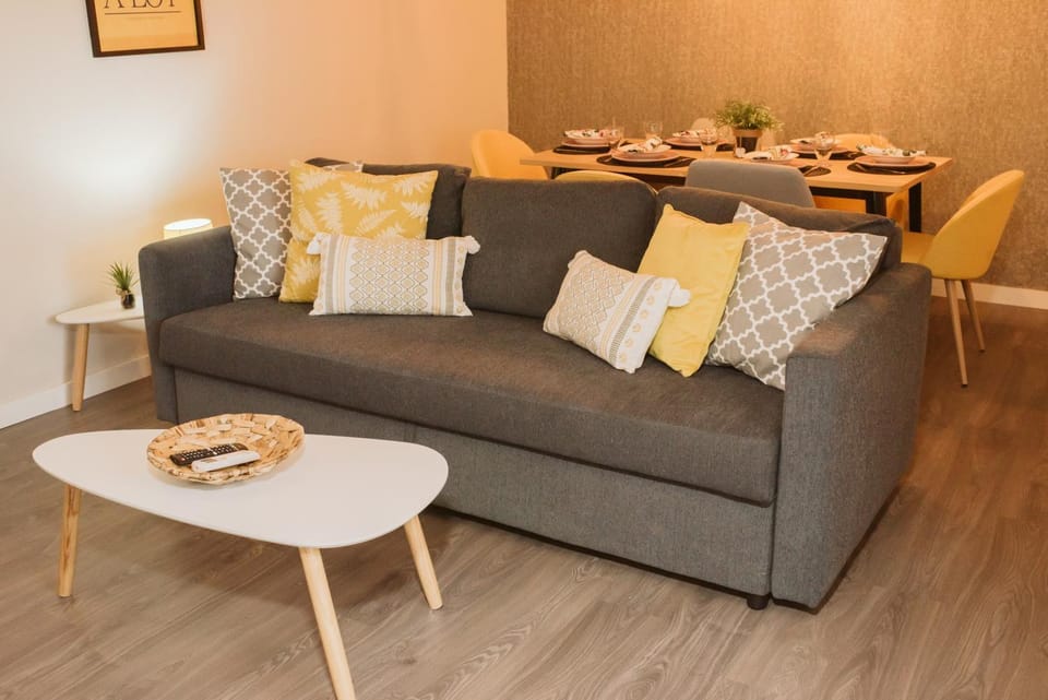Bed, TV and multimedia, Living room, Lounge or bar