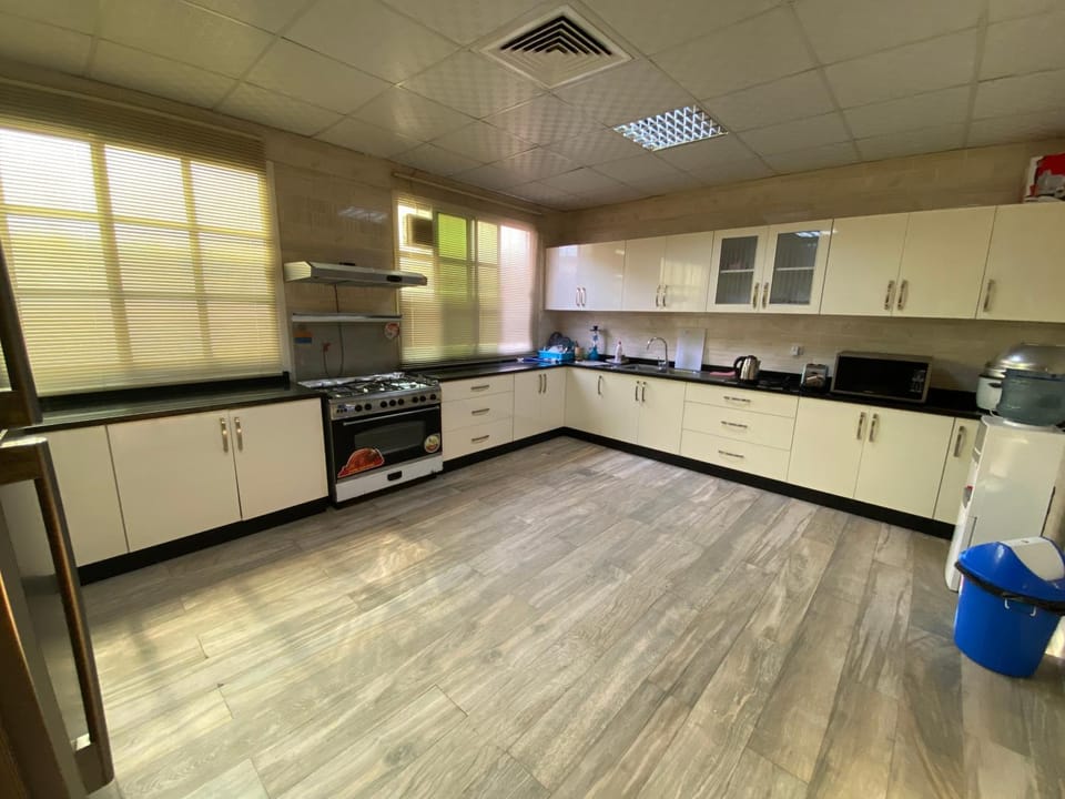 Kitchen or kitchenette, Communal kitchen