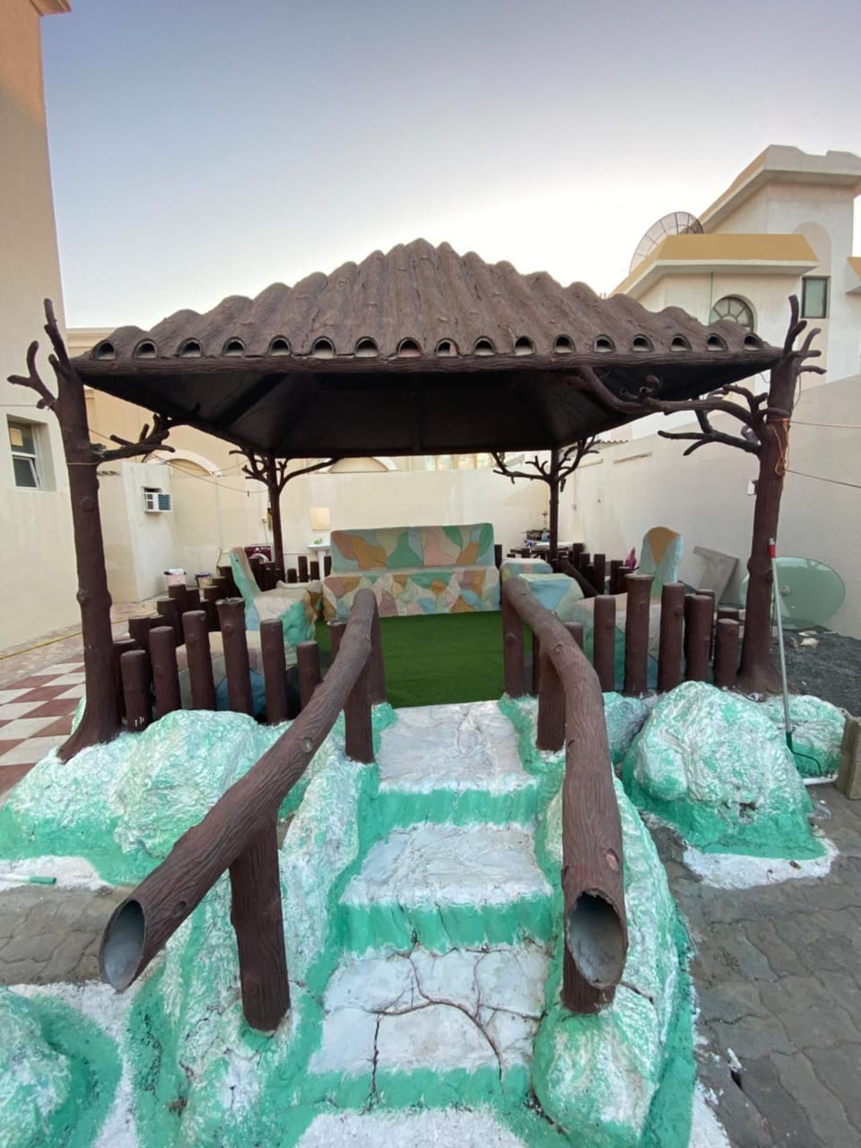 Seating area, On site