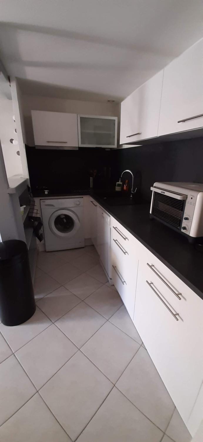 Kitchen or kitchenette, stove, washing machine