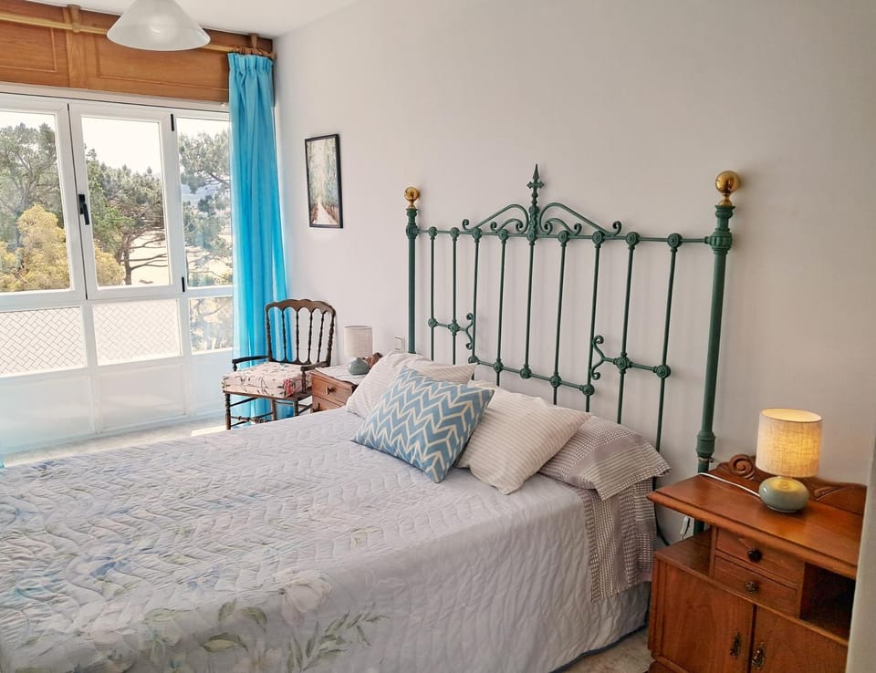 Bed, Photo of the whole room, Bedroom, Garden view, Sea view