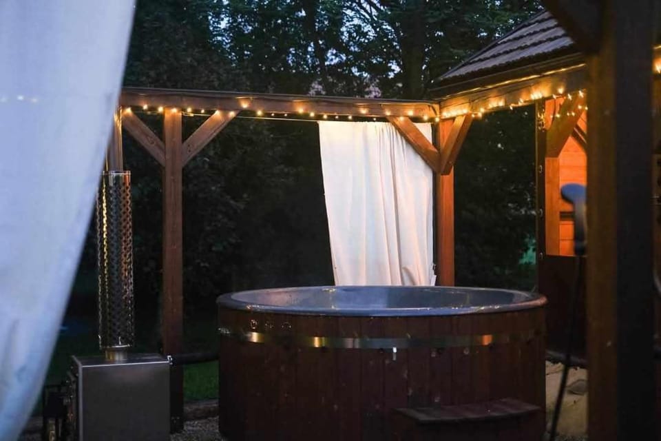 Hot Tub, Sauna