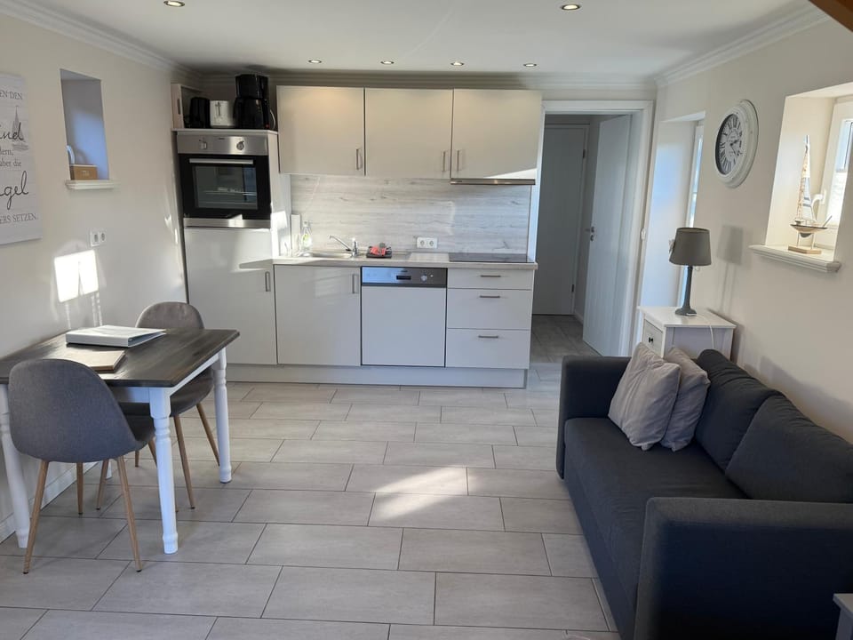 Ferienwohnung „De Peerstall“ mit Fahrrädern, Husum Apartment in Husum