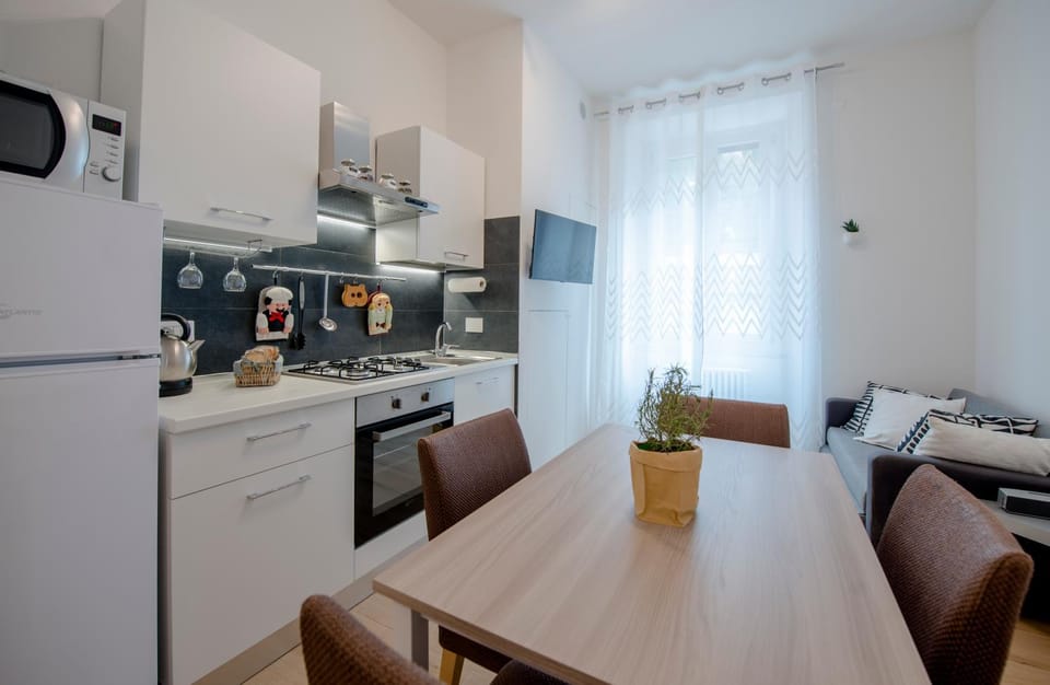Living room, Seating area, Dining area, stove
