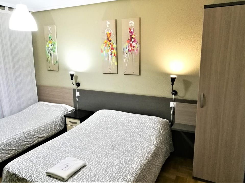 Pensión Santiago Bed and Breakfast in Burgos