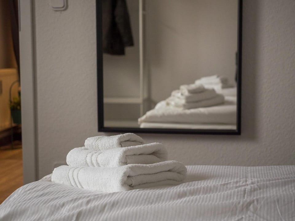 Bed, Photo of the whole room, Bedroom, towels