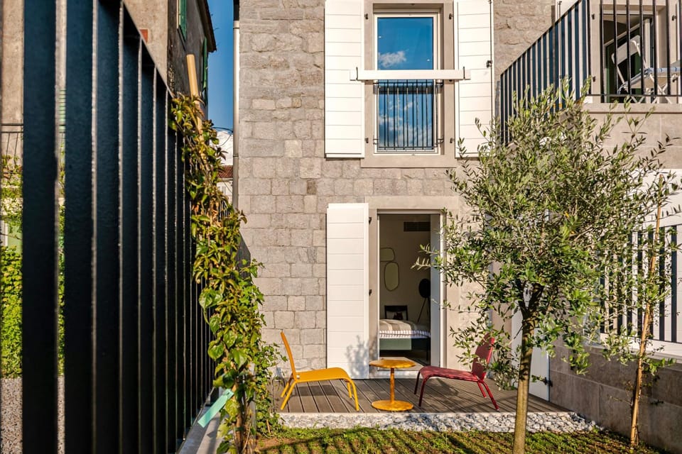 Property building, Patio, Balcony/Terrace