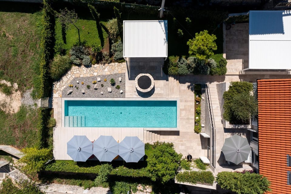 Property building, Bird's eye view, Garden, Pool view