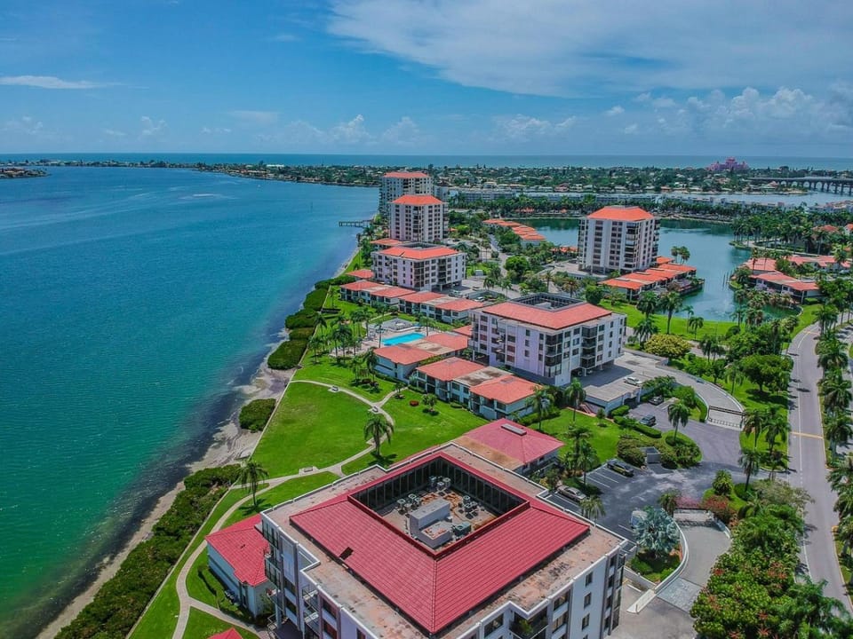 Bahia Cozy Poolside Unit House in Isla del Sol