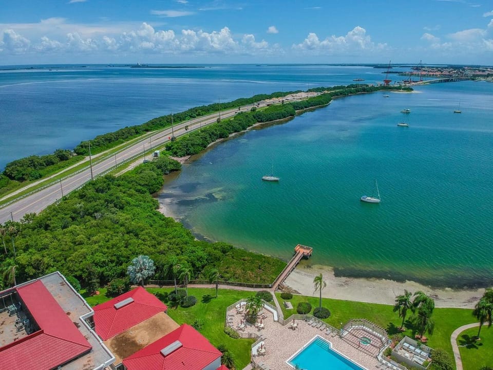 Bahia Cozy Poolside Unit House in Isla del Sol