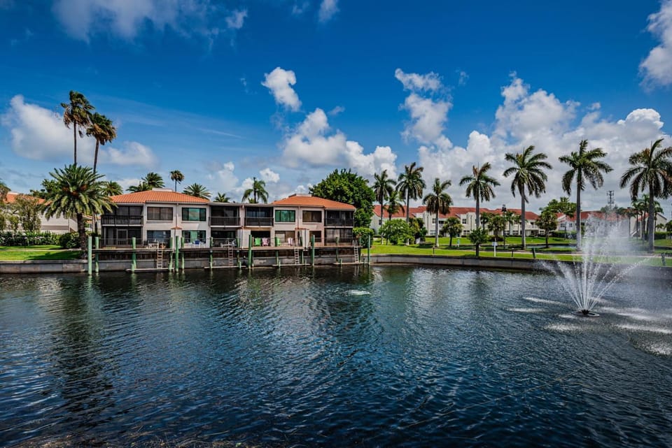 Bahia Soak up the Florida Sunshine House in Isla del Sol