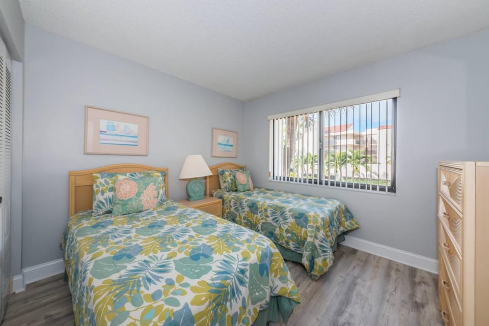 La Puerta Bright and Sunny Golf Course Villa House in Isla del Sol