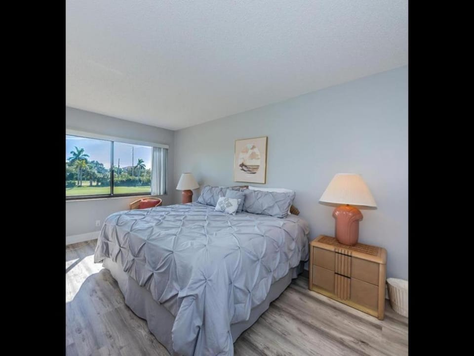 La Puerta Bright and Sunny Golf Course Villa House in Isla del Sol