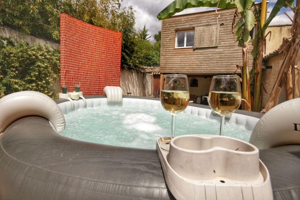 Le Jardin Suspendu Gîte avec piscine et jacuzzi pour 15 personnes House in Occitanie
