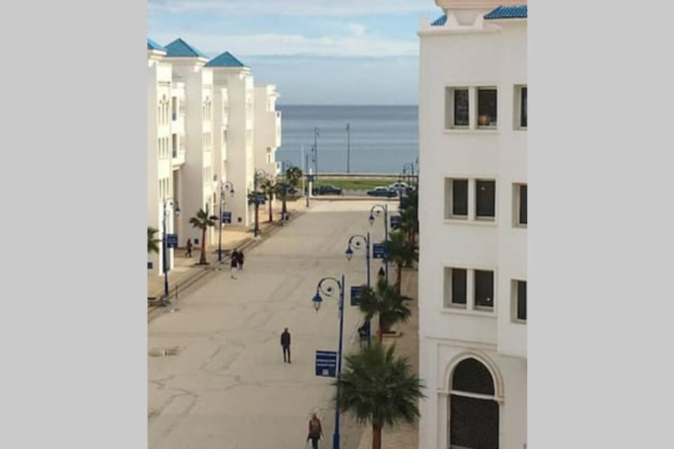 Magnifique appartement a louer à fnideq avec parking gratuit Apartment in Tangier-Tétouan-Al Hoceima