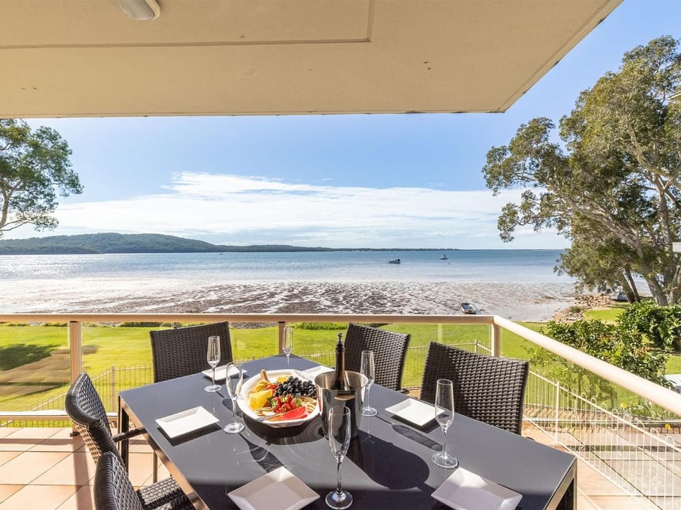 Pelican Sands 2 fantastic waterfront unit with pool and air conditioning Apartment in New South Wales