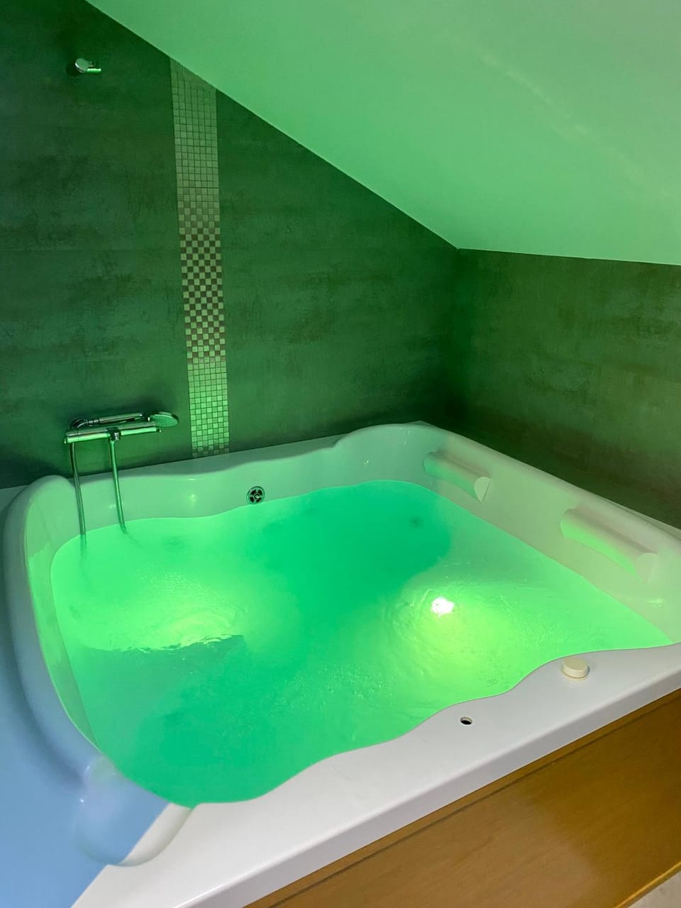 Massage, Spa and wellness centre/facilities
