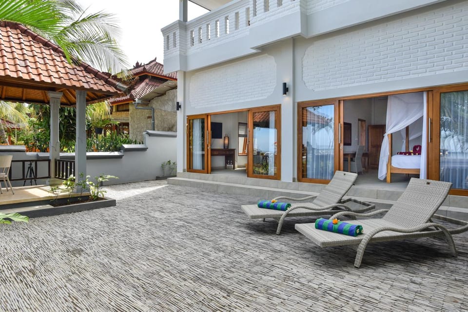 Patio, Facade/entrance