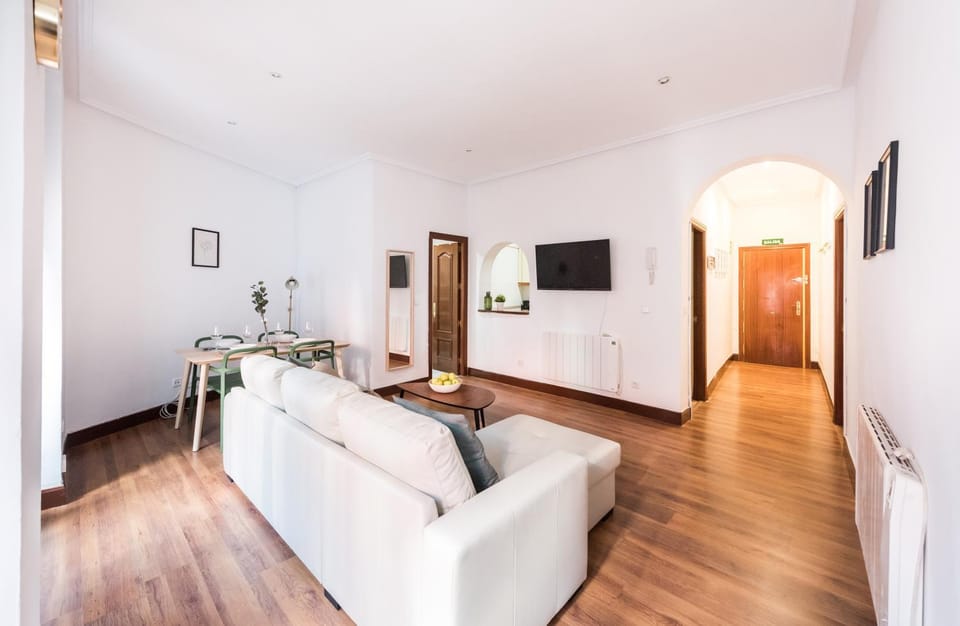 Communal lounge/ TV room, TV and multimedia, Living room, Dining area