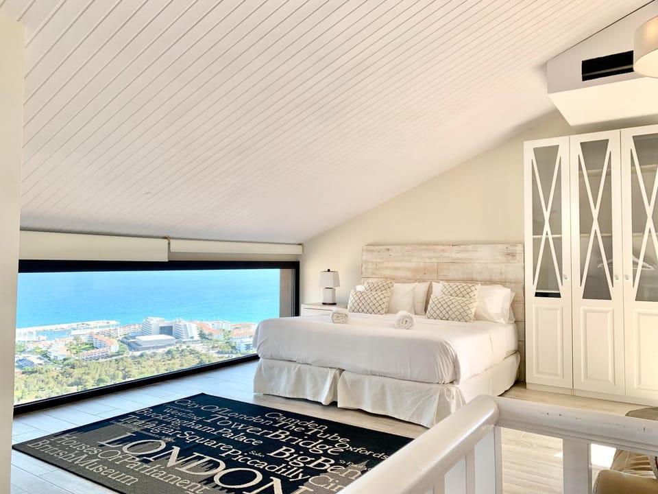 Sitges Spaces Sea View Villa- 6 Bedrooms, 5 bathrooms, 2 private pools, Near center Villa in Garraf